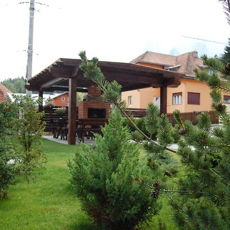 The Ghetto Ξενοδοχείο Buşteni Δωμάτιο φωτογραφία